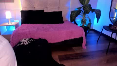 michonne_09 online show from 12-14-25, 01:00