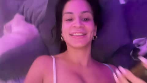 Snapshot of micielo87 chatting on 02-07-25, 04:48 Skye online show from 02-07-25, 04:48