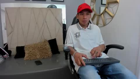 Snapshot of mickey_beasley chatting on 09-21-25, 07:26 mickey online show from 09-21-25, 07:26