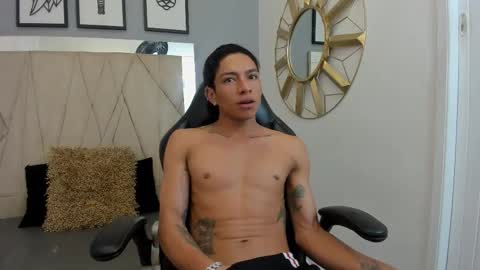 Snapshot of mickey_beasley chatting on 09-22-25, 07:27 mickey online show from 09-22-25, 07:27
