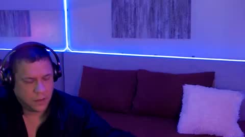 Snapshot of mickeyshyne69 chatting on 01-10-25, 01:42 Mickey online show from 01-10-25, 01:42