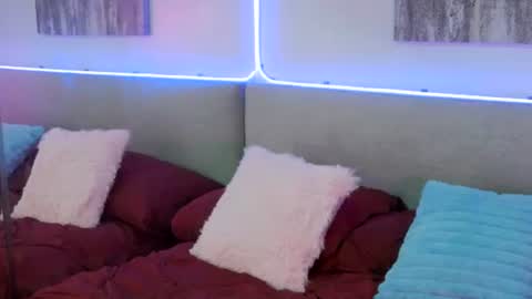 Snapshot of mickeyshyne69 chatting on 01-13-25, 04:08 Mickey online show from 01-13-25, 04:08