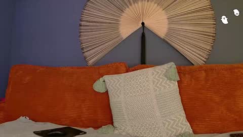 Snapshot of midnight__muse chatting on 12-19-24, 05:29 Rain online show from 12-19-24, 05:29