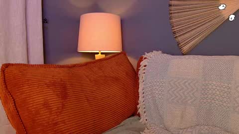 Snapshot of midnight__muse chatting on 12-30-24, 08:32 Rain online show from 12-30-24, 08:32