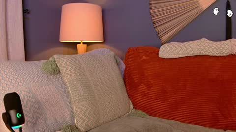 Snapshot of midnight__muse chatting on 01-08-25, 08:06 Rain online show from 01-08-25, 08:06