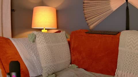 Snapshot of midnight__muse chatting on 01-11-25, 08:22 Rain online show from 01-11-25, 08:22