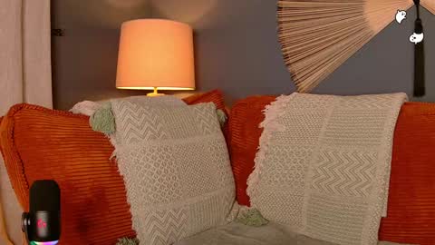 Snapshot of midnight__muse chatting on 01-17-25, 05:00 Rain online show from 01-17-25, 05:00