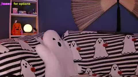 Snapshot of midnight__muse chatting on 10-24-25, 04:31 Rain online show from 10-24-25, 04:31