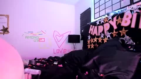 Snapshot of midnightrose11 chatting on 01-08-25, 12:05 Midnightrose online show from 01-08-25, 12:05