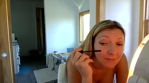 Snapshot of midwestniceusa chatting on 09-17-25, 03:35 MidwestNiceUSA online show from 09-17-25, 03:35