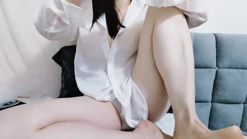 Mie online show from 11-19-25, 01:05