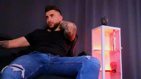 MightyAaron online show from 02-11-25, 08:48