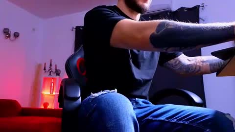 MightyAaron online show from 10-17-25, 02:48