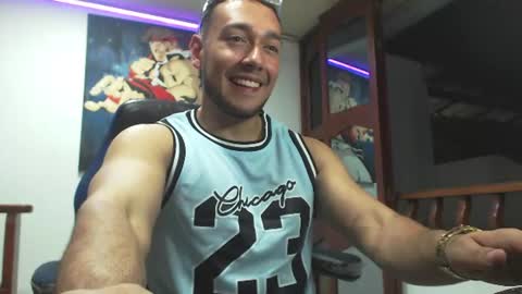 Snapshot of miguel0981 chatting on 08-05-26, 01:52 Strong Man online show from 08-05-26, 01:52