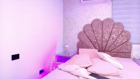 Mia  online show from 11-26-25, 11:55