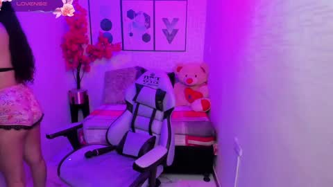 Snapshot of miia_bela chatting on 01-08-25, 06:31 Miia online show from 01-08-25, 06:31