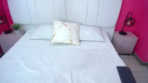 Snapshot of miia_colliins__ chatting on 09-17-25, 12:40 Miia colliins   online show from 09-17-25, 12:40