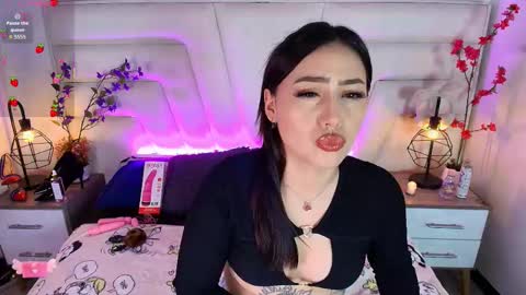 Snapshot of miia_paris chatting on 02-07-26, 05:22 Miia Paris online show from 02-07-26, 05:22