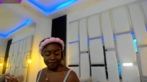 Snapshot of miia_schwarz chatting on 10-02-25, 09:44 Miia Schwarz  online show from 10-02-25, 09:44