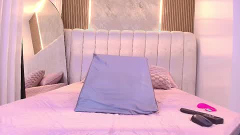 miia scoott  online show from 11-24-25, 11:54