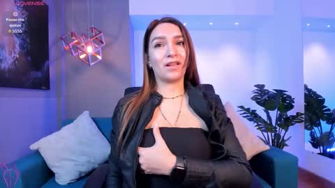 Miia 3 online show from 11-28-25, 11:46