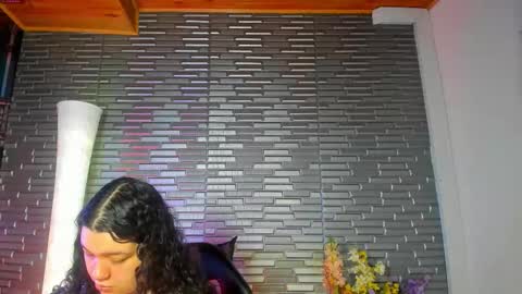 Snapshot of miia_zarate chatting on 02-18-26, 09:33 Ma - online show from 02-18-26, 09:33