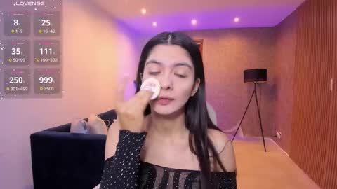 Mia online show from 11-04-25, 11:09