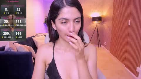 Mia online show from 11-13-25, 11:09