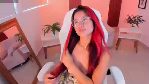 Mia  online show from 09-09-25, 01:43