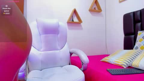 mia sofia online show from 10-20-25, 08:42