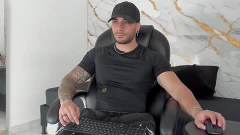 Snapshot of miike_stone1 chatting on 09-13-25, 01:11 Daniel online show from 09-13-25, 01:11