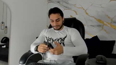 Snapshot of miike_stone1 chatting on 10-09-25, 01:31 Daniel online show from 10-09-25, 01:31