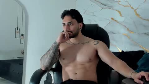 Snapshot of miike_stone1 chatting on 10-29-25, 01:02 Daniel online show from 10-29-25, 01:02