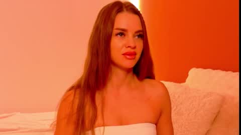 Amira online show from 12-17-25, 05:24