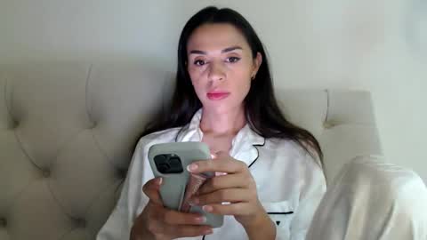 Mika online show from 11-14-25, 07:12