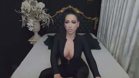 Snapshot of mikaelajensen chatting on 10-13-25, 03:17 Mikaela online show from 10-13-25, 03:17