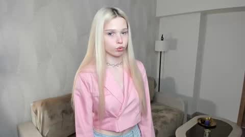 Snapshot of mikaelataron chatting on 12-01-25, 09:09 Angel girl online show from 12-01-25, 09:09