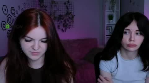 Mika online show from 04-18-26, 09:24