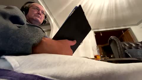 mike26051 online show from 12-02-24, 09:39