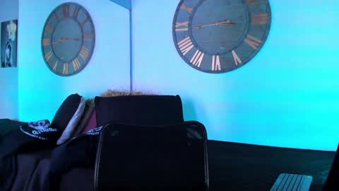 Mike 0233 online show from 12-18-24, 04:09