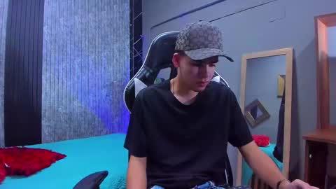 Mike 0233 online show from 03-08-25, 04:12