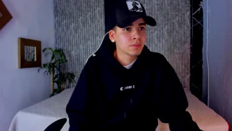 Mike 0233 online show from 09-11-25, 04:12