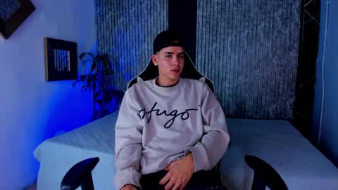 Mike 0233 online show from 09-14-25, 04:44