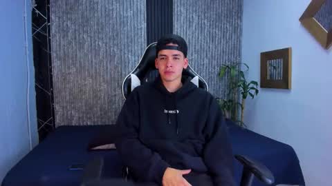 Mike 0233 online show from 10-04-25, 04:32