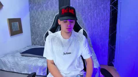 Mike 0233 online show from 12-19-25, 04:41