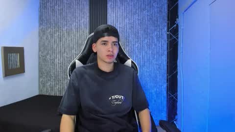 Mike 0233 online show from 12-20-25, 04:30