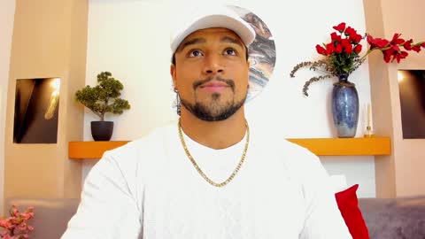 Snapshot of mike_estevess chatting on 12-05-24, 11:07   online show from 12-05-24, 11:07
