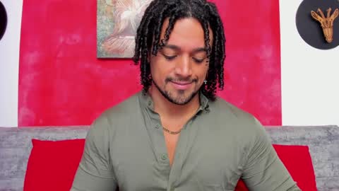 Snapshot of mike_estevess chatting on 01-03-25, 11:57   online show from 01-03-25, 11:57