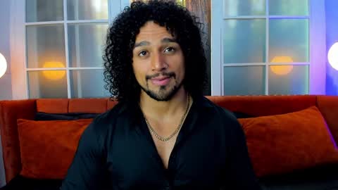 Snapshot of mike_estevess chatting on 02-08-25, 01:54   online show from 02-08-25, 01:54