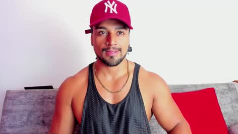Snapshot of mike_estevess chatting on 02-09-25, 11:04   online show from 02-09-25, 11:04
